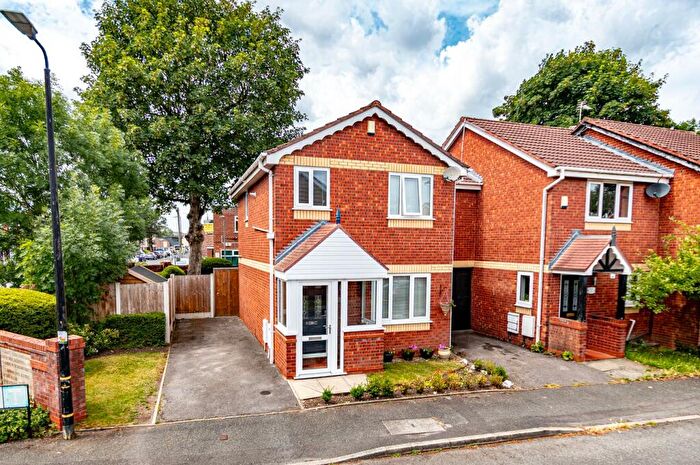3 Bedroom Link Detached House For Sale In St Clements Fold, Urmston, Manchester, M41