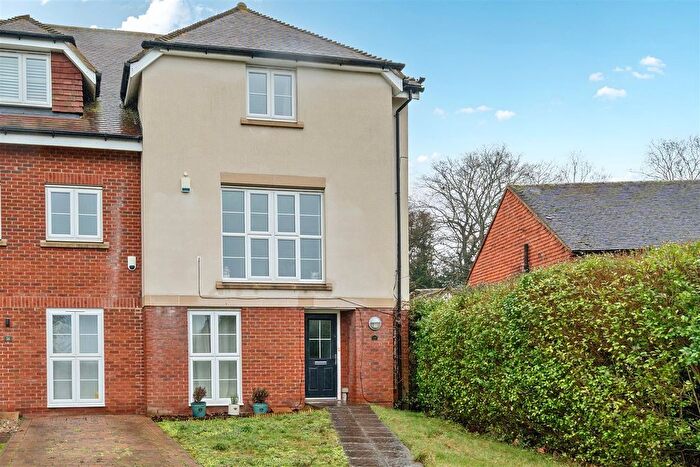 4 Bedroom End Of Terrace House For Sale In Oak Tree Drive, Guildford, GU1