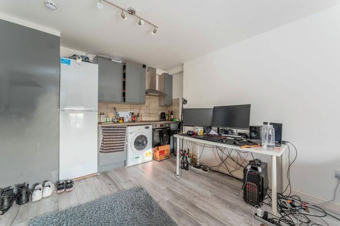 Studio To Rent In Uxbridge Road, Shepherd's Bush, London, W12