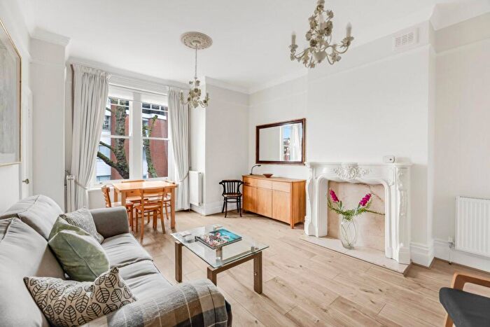 2 Bedroom Apartment For Sale In Whitehall Park, Whitehall Park, N19