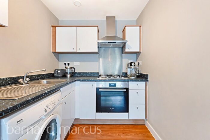 1 Bedroom Flat For Sale In Hemlock Close, London, SW16
