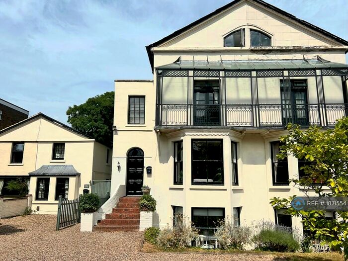 4 Bedroom Semi-Detached House To Rent In Bromley Common, Bromley, BR2