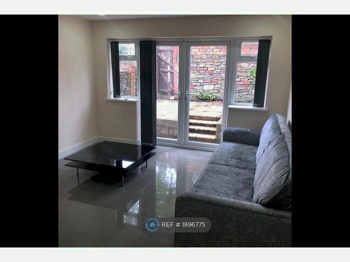 2 Bedroom Flat To Rent In Llantrisant Street, Cardiff, CF24