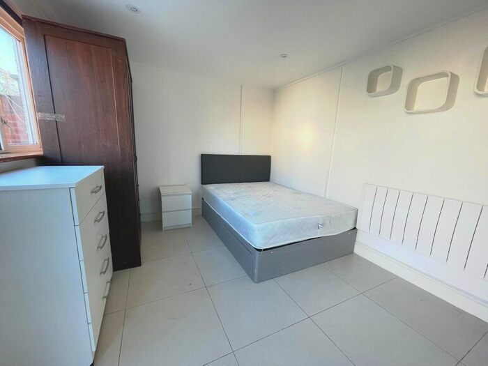 Studio To Rent In Thorverton Road, Cricklewood, NW2