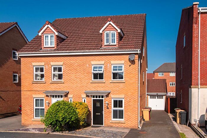 3 Bedroom Semi-Detached House For Sale In Abbeylea Drive, Westhoughton, Bolton, BL5