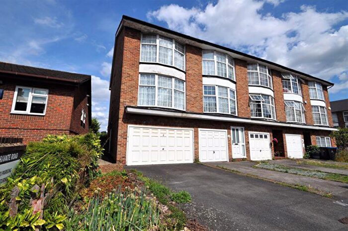 3 Bedroom Town House For Sale In Spacious Living Close To New Malden's Bustling Centre, KT3
