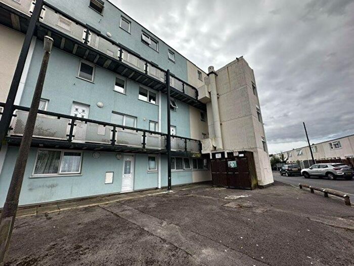 3 Bedroom Flat To Rent In Cornwell Close, Gosport, PO13