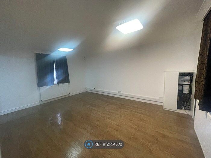 3 Bedroom Semi-Detached House To Rent In Drenon Square, Hayes, UB3
