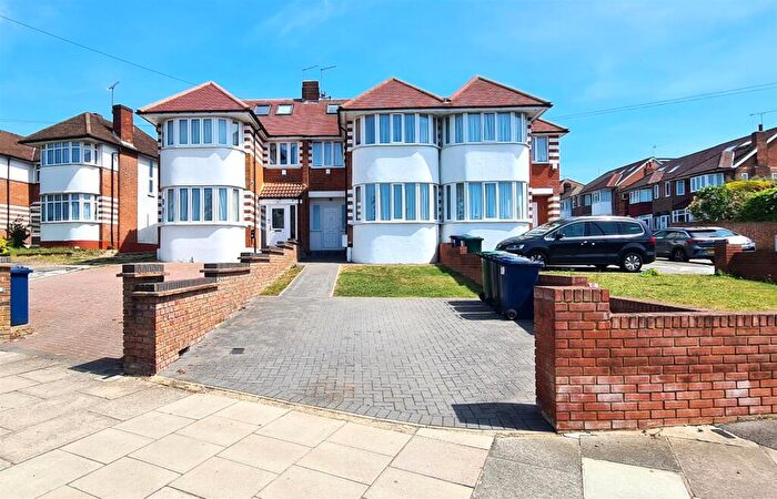 4 Bedroom Terraced House To Rent In Hampden Way, Southgate, N14