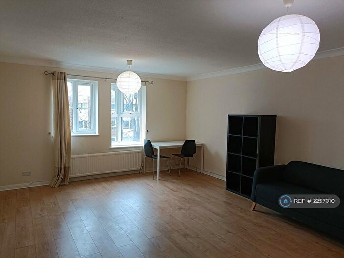 2 Bedroom Flat To Rent In Overton Road, Sutton, SM2