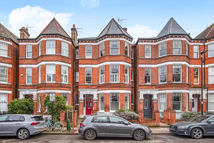 2 Bedroom Flat For Sale In Aberdeen Road, Highbury, London, N5