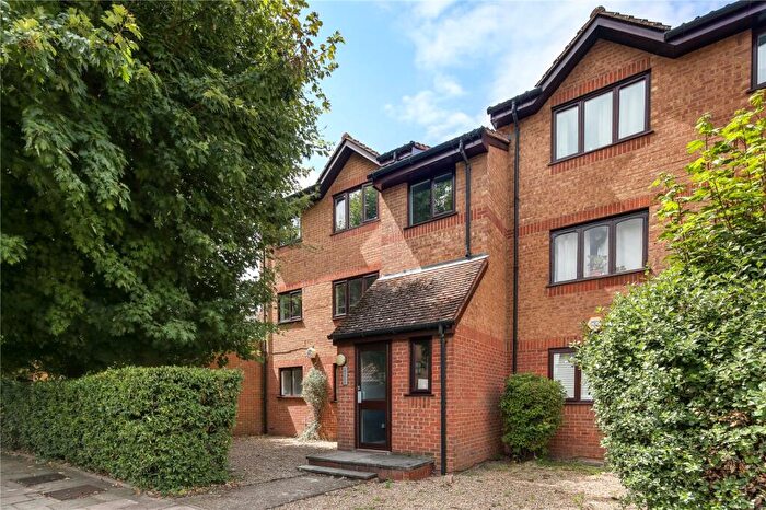 Flat To Rent In Mornington Road, London, SE8