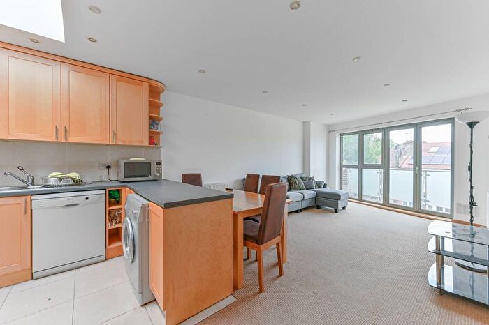 1 Bedroom Flat To Rent In Romeyn Road, Streatham Hill, London, SW16