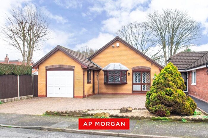 3 Bedroom Bungalow For Sale In Links Drive, Stourbridge, West Midlands, DY8