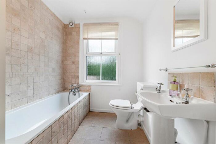 2 Bedroom End Of Terrace House For Sale In Elm Road, Windsor, SL4