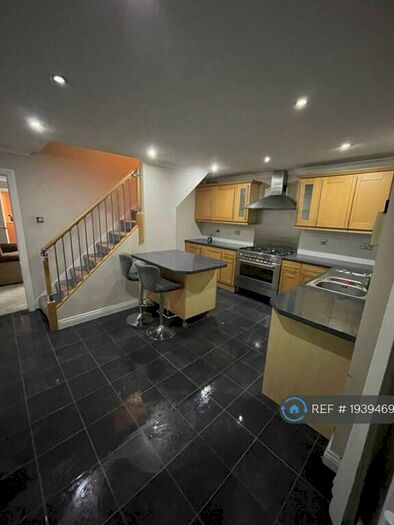 3 Bedroom Terraced House To Rent In The Hawthorns, Cardiff, CF23