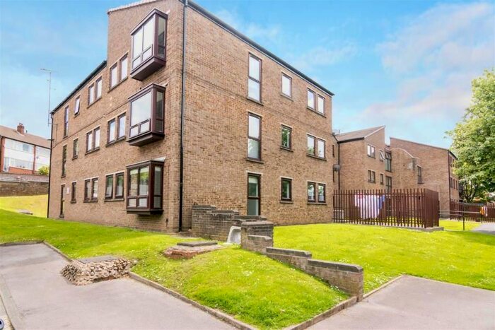 2 Bedroom Flat To Rent In Springfield Court, Banksfield Avenue, Yeadon, LS19