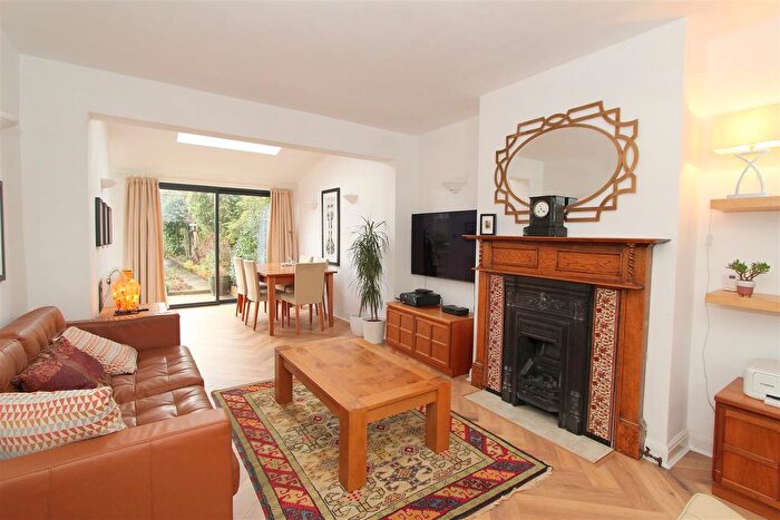 3 Bedroom Semi-detached House For Sale In Tonfield Road, Sutton, SM3