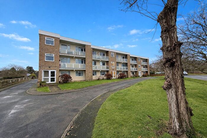 2 Bedroom Flat For Sale In Collington Lane East, Bexhill On Sea, TN39