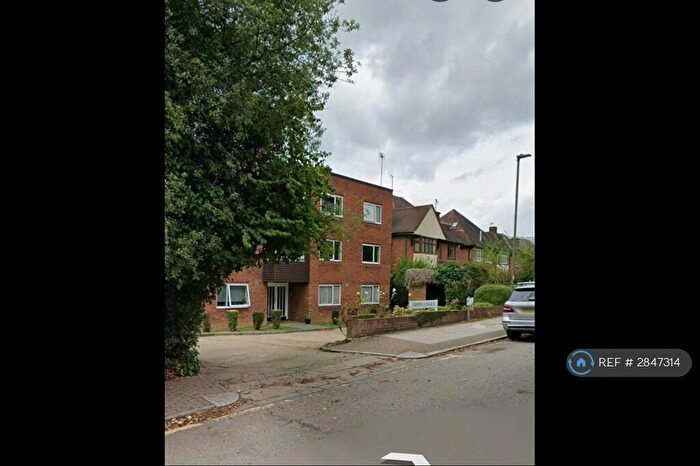 1 Bedroom Flat To Rent In Griffin Lodge, London, N12