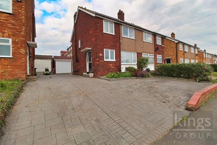 3 Bedroom Semi Detached House For Sale In Hammondstreet Road, Cheshunt, Waltham Cross, EN7