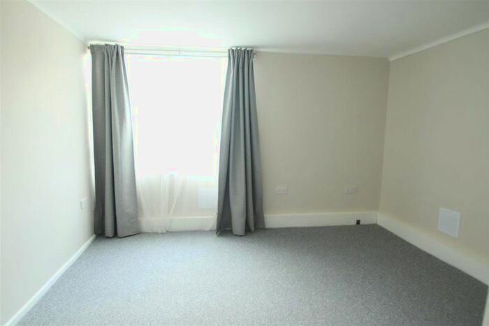 2 Bedroom Flat For Sale In Lordswood Road, Harborne, Birmingham, B17