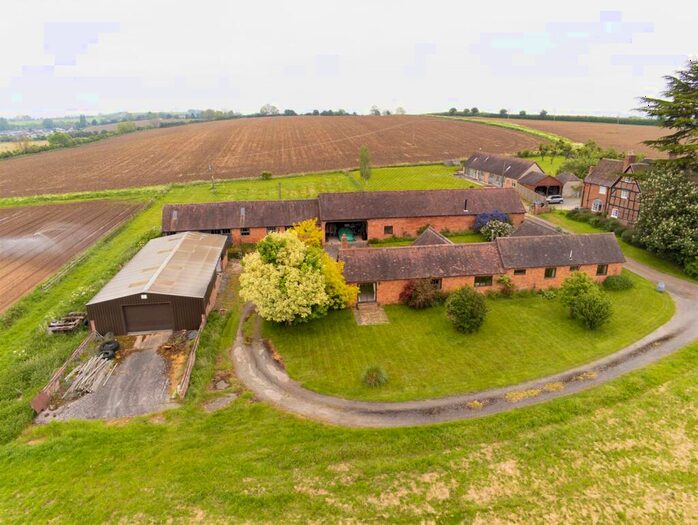 3 Bedroom Barn Conversion For Sale In Luddington, Stratford-Upon-Avon, CV37