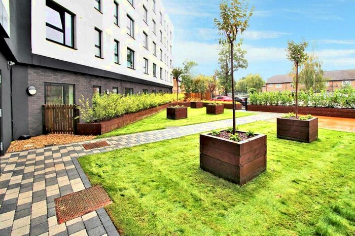 Studio To Rent In London Road, Crawley, RH10