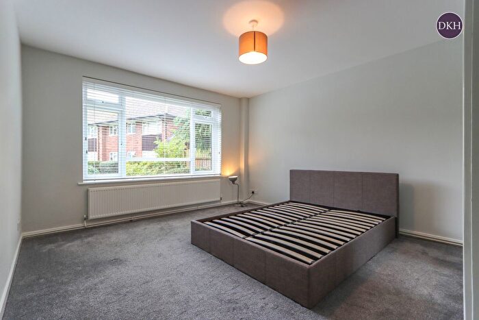 2 Bedroom Flat To Rent In Bromet Close, Watford, Hertfordshire, WD17