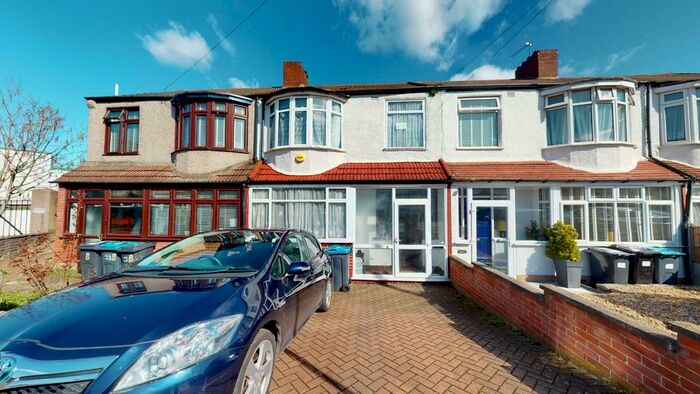 4 Bedroom Terraced House To Rent In Four Bedroom House To Rent In Waddon, CR0