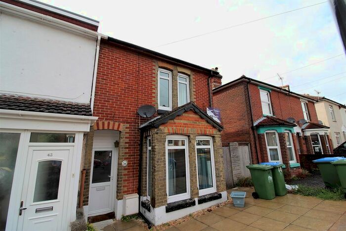 3 Bedroom Semi-Detached House To Rent In Ash Tree Road, Southampton, SO18