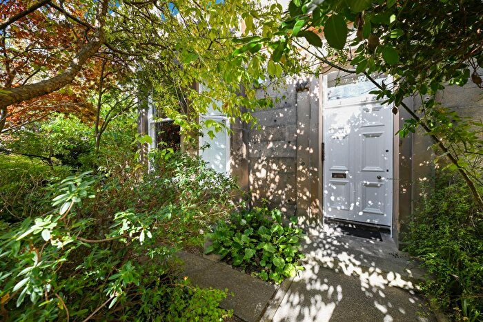 2 Bedroom Flat For Sale In / Suffolk Road, Edinburgh, EH16