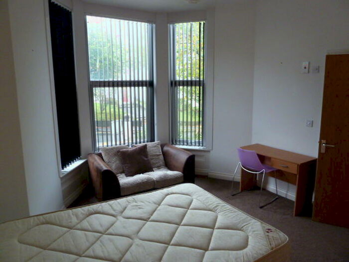 Studio To Rent In Whitefield Terrace, Flat, PL4