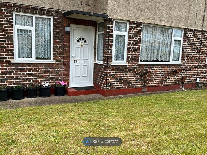 2 Bedroom Maisonette To Rent In Mount Court, West Wickham, BR4