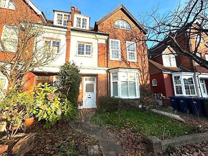 2 Bedroom Flat To Rent In Templars Avenue, Golders Green, NW11
