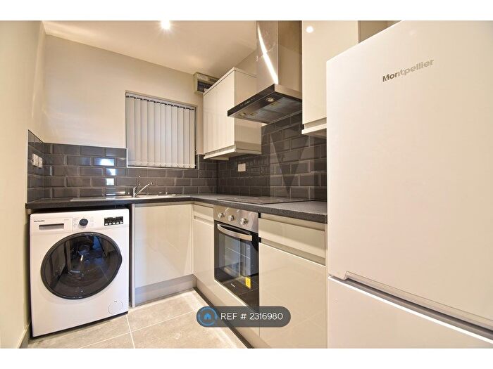 1 Bedroom Flat To Rent In Henry Court, Rotherham, S65