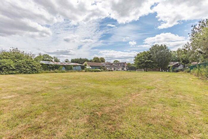 4 Bedroom Detached House For Sale In Thorney Mill Road, Iver, SL0