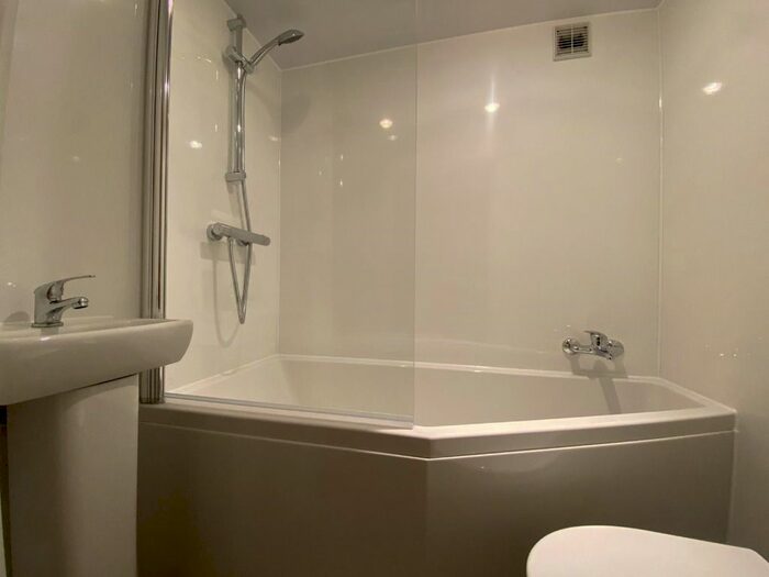 2 Bedroom Flat To Rent In Colinton Road, Bruntsfield, Edinburgh, EH10