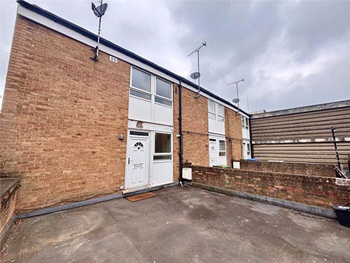 2 Bedroom Maisonette To Rent In Eastmead, Farnborough, Hampshire, GU14