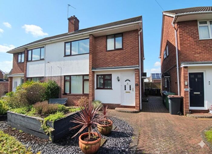 2 Bedroom Maisonette For Sale In Devon Close, Sunnyside, Nuneaton, CV10