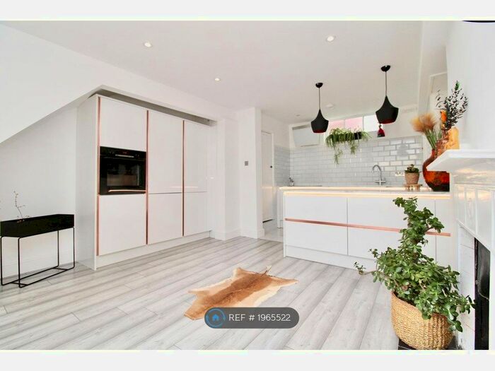 3 Bedroom Terraced House To Rent In Northgate Street, Colchester, CO1