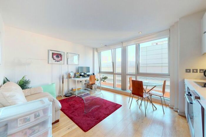 Studio To Rent In Fairmont Avenue, London, E14