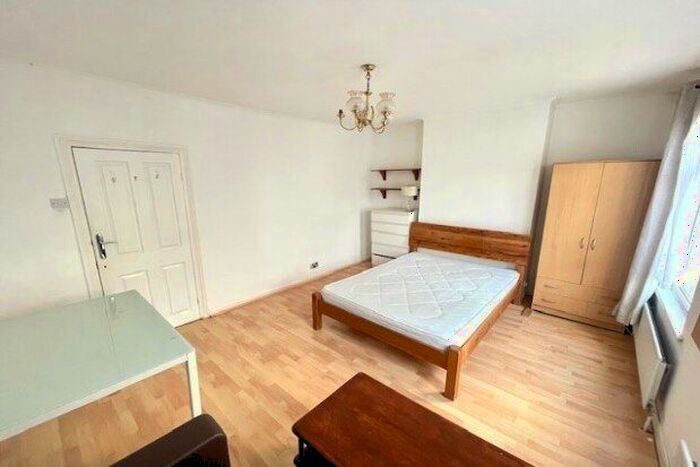 3 Bedroom Property To Rent In Trevelyan Road, London, E15