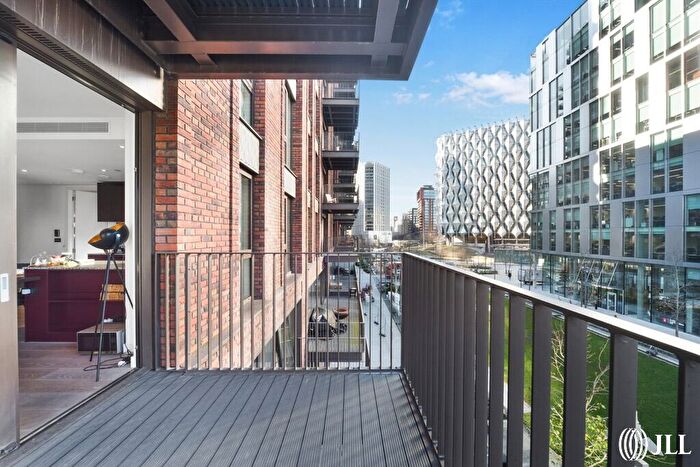 2 Bedroom Apartment For Sale In Viaduct Gardens London, SW11