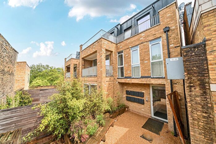 2 Bedroom Flat For Sale In Moonlight Drive, London, SE23
