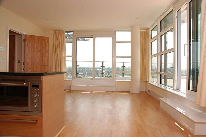 2 Bedroom Flat To Rent In York Road, Wandsworth, London, SW18