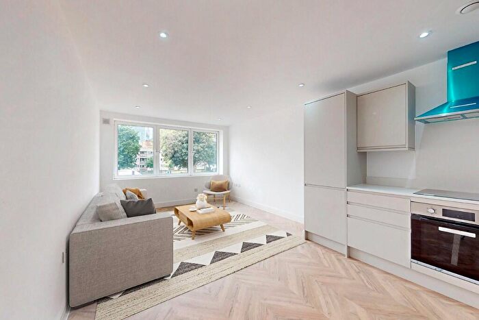 2 Bedroom Flat To Rent In Hessel Street, London, E1