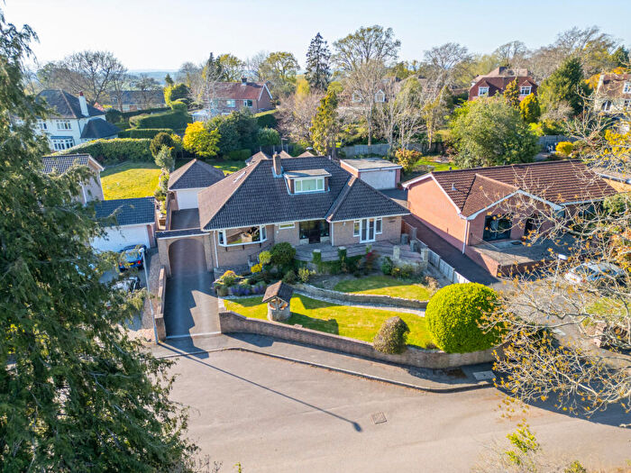 4 Bedroom Detached House For Sale In Highland View Close, Colehill, Wimborne, Dorset, BH21