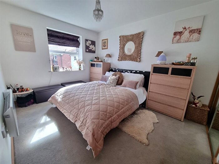 2 Bedroom Flat For Sale In Walsworth Road, Hitchin, Hertfordshire, SG4