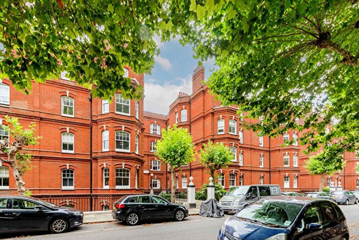 2 Bedroom Flat To Rent In Queen's Club Gardens, W14